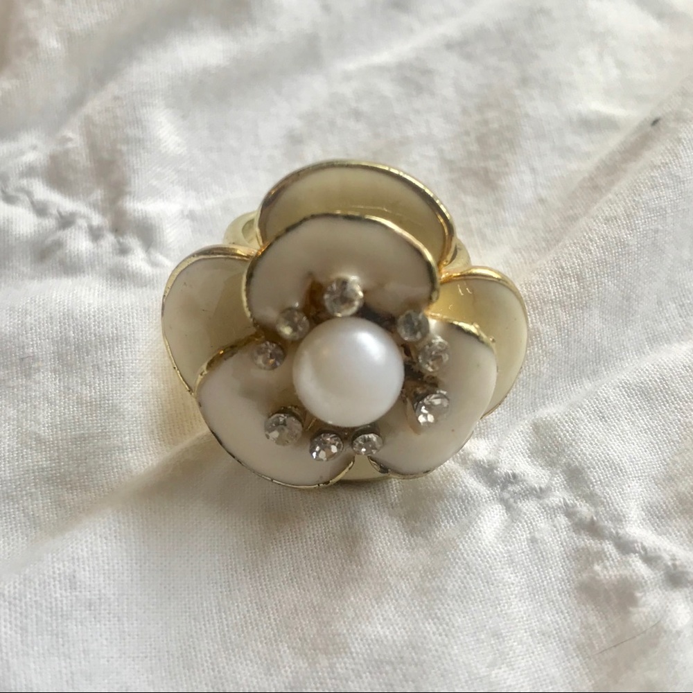 White and gold flower ring